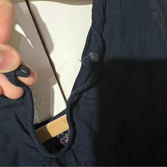 ABERCROMBIE KIDS COLD SHOULDER EMBROIDERED FLORAL TOP SIZE MEDIUM / 12 - Picture 4 of 6